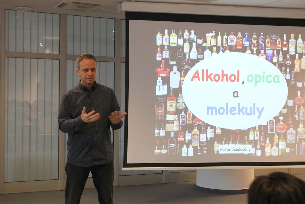Alkohol, opica a molekuly – Silvestrovský špeciál – doc. Ing. Peter Szolcsanyi, PhD.