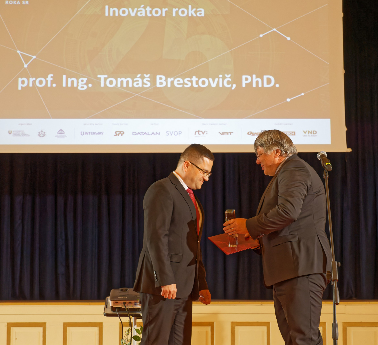 Inovátor roka: prof. Ing. Tomáš Brestovič, PhD., zo Strojníckej fakulty Technickej univerzity v Košiciach. Vedec roka SR 2021