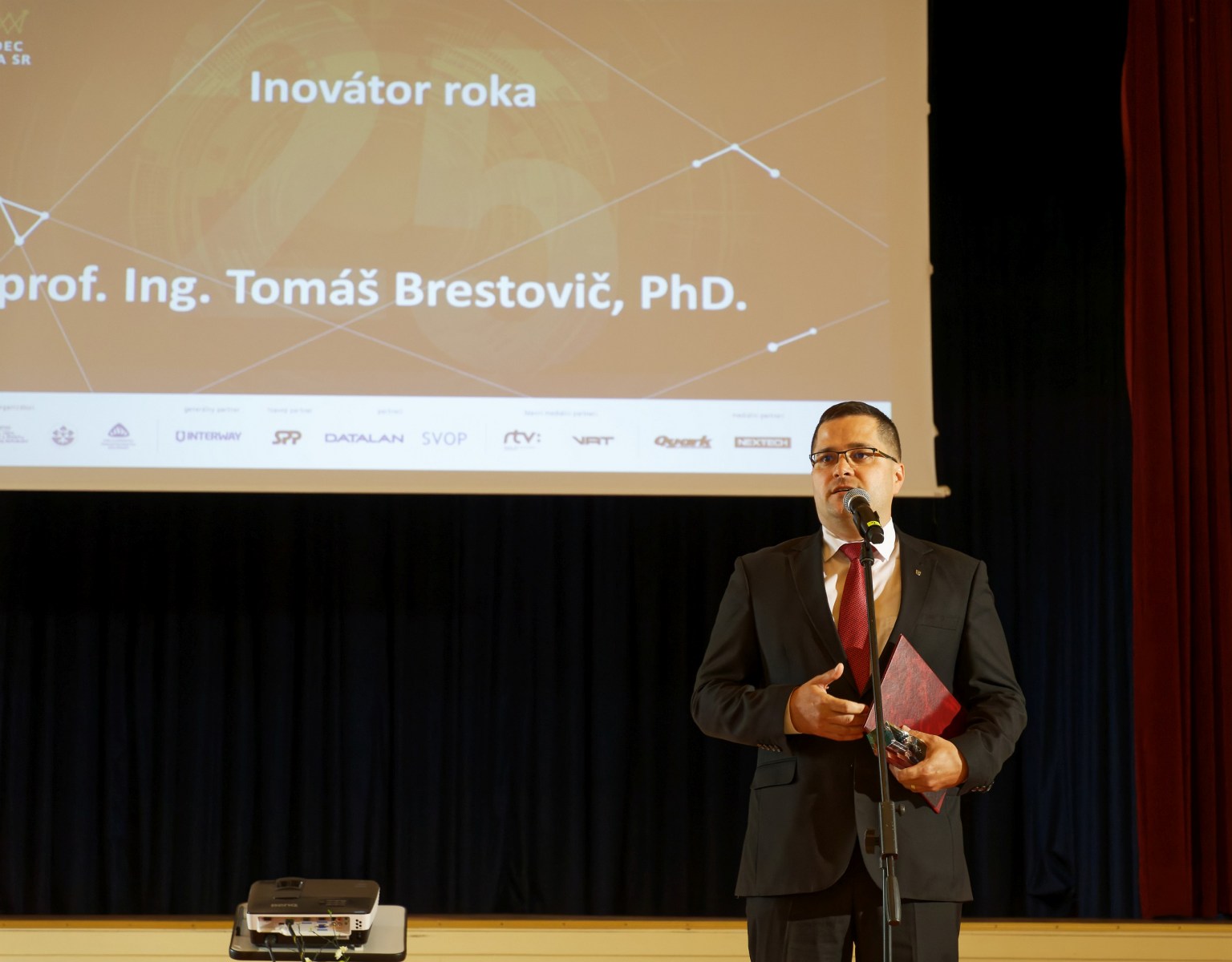 Inovátor roka: prof. Ing. Tomáš Brestovič, PhD., zo Strojníckej fakulty Technickej univerzity v Košiciach. Vedec roka SR 2021