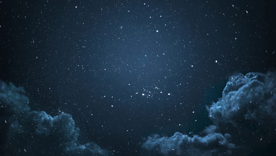Nočná obloha s hviezdami a mrakmi. Zdroj: iStockphoto.com