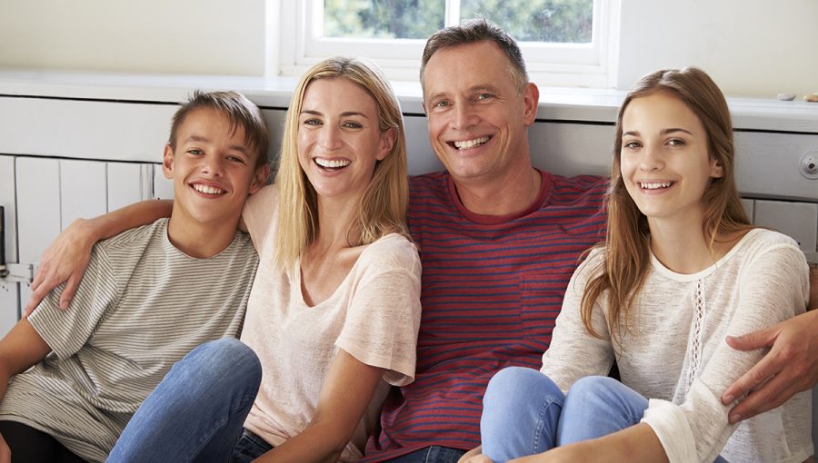 Portrét usmievajúcej sa rodiny. Zdroj: iStockphoto.com