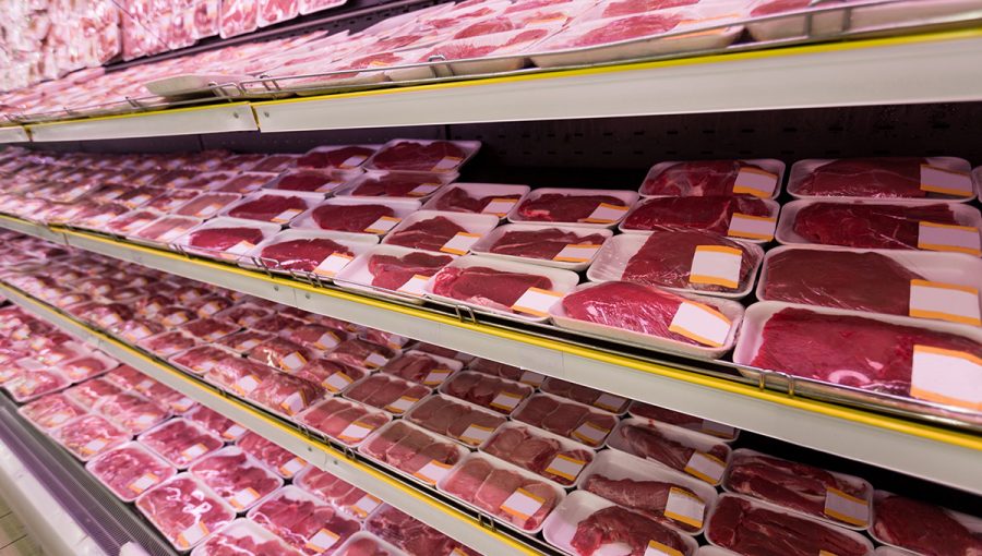 Regál s mäsom v supermarkete. Zdroj: iStockphoto.com