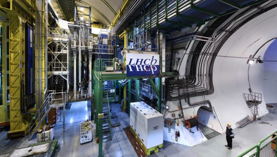 Experiment LHCb v CERNe.