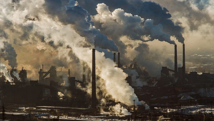 Továrne znečisťujúce ovzdušie. Zdroj: iStockphoto.com