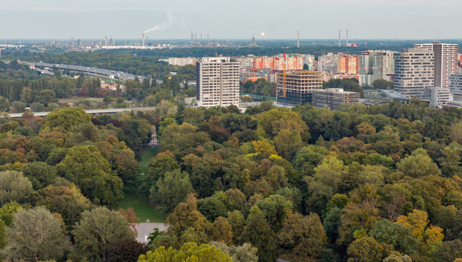 Lesné parky sa nachádzajú vo viacerých častiach Bratislavy. Pohľad na východnú časť mesta. Zdroj: iStockphoto.com