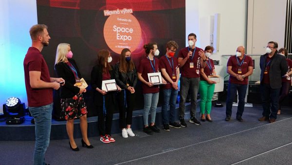 Tretí ročník študentskej súťaže Misia Mars vyhrali výnimočne dva tímy.