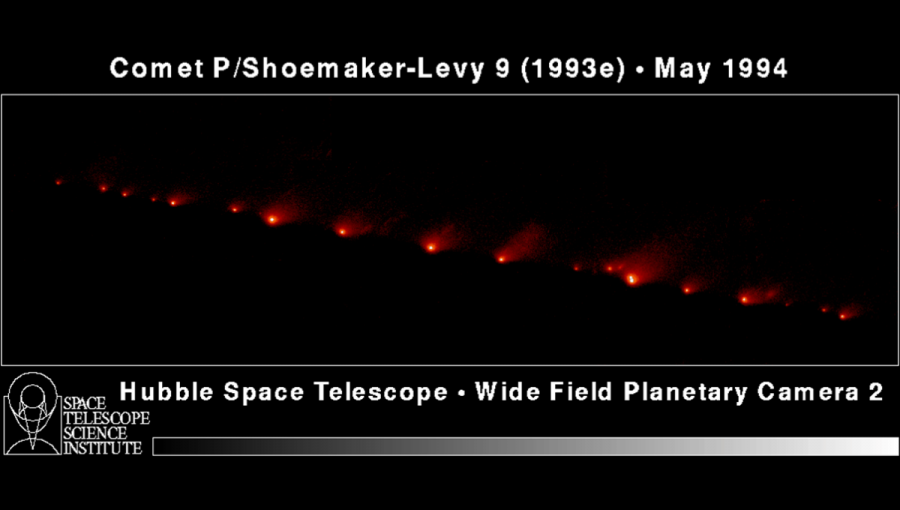 Kométa Shoemaker-Levy 9 po rozpade jadra na 21 veľkých úlomkov. Zdroj: NASA, Hubblov teleskop
