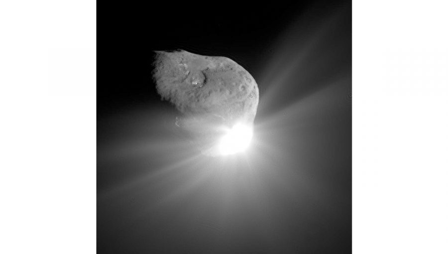 Do ktorej periodickej kométy narazila v júli 2005 sonda Deep Impact amerického Národného úradu pre letectvo a vesmír?