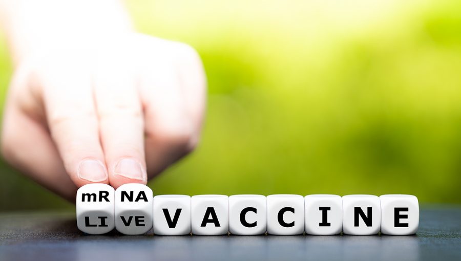 Zmena nápisu "Živá vakcína" na "mRNA vakcína". Zdroj: iStockphoto.com