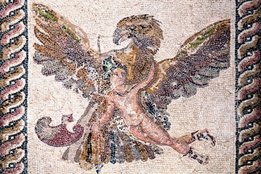 Výjav Ganyméda unášaného orlom na mozaike Dionýzovho domu na Cypre. Zdroj: iStockphoto.com