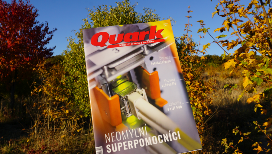 Pohľad na titulku časopisu Quark (fotografia z detailu superpočítača) na pozadí jesenných stromov. Zdroj:Quark