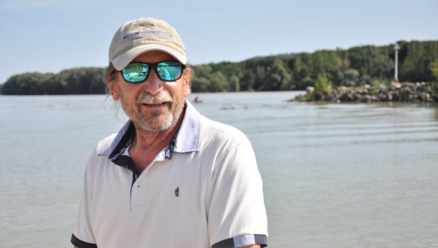 Ekológ Vladimír Kováč monitoruje stav životného prostredia v Dunaji, sleduje stav rybích spoločenstiev, začal aj výskum mikroplastov v potrave rýb. Zdroj: Alžbeta Králiková