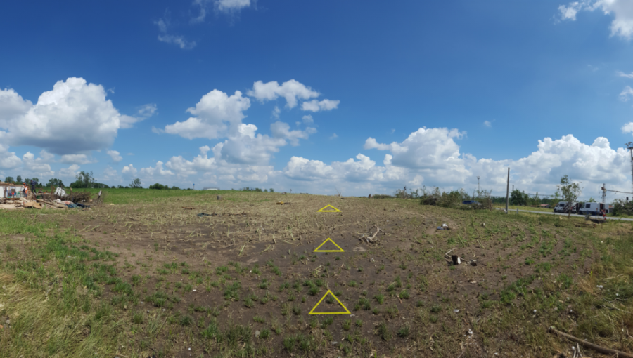 Pohľad na tornádom zničené kukuričné pole pri obce Mikulčice, kde po kukurici neostalo ani stopy. Zdroj: M. Šinger