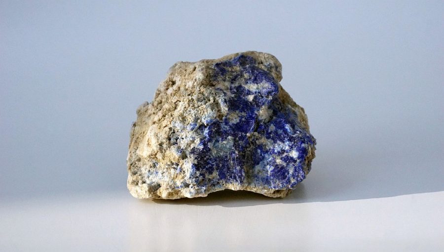 Minerál lazurit, víťazný minerál v súťaži o najlepší anorganický pigment prírodného pôvodu. Zdroj: L. Kralovičová