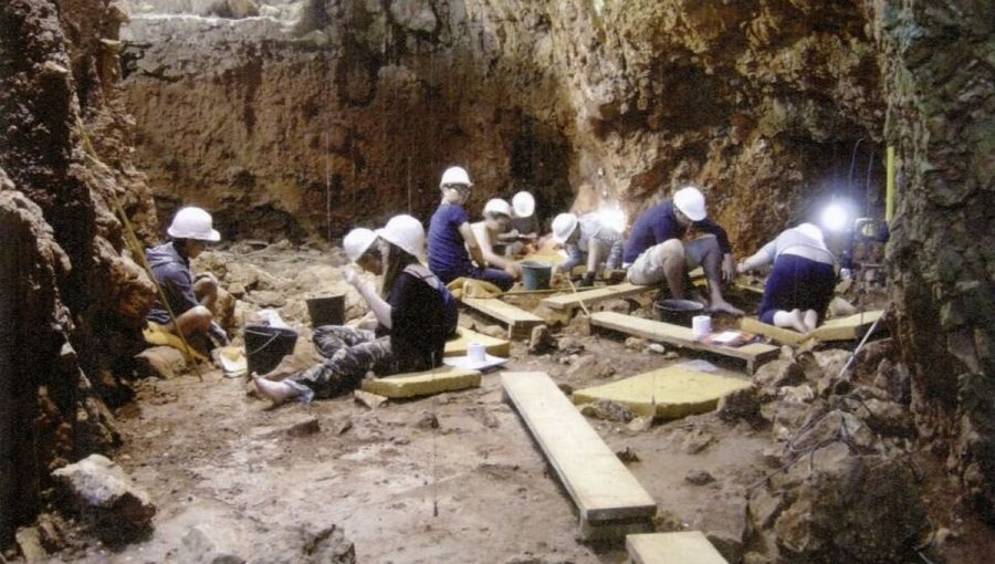Archeologický výskum vo francúzskej jaskyni Lazaret. Zdroj: De Lumley,M. A.