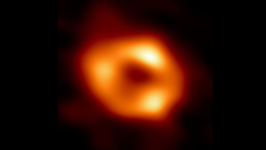 Záber čiernej diery Sagittarius A* (Sgr A*) v strede Mliečnej cesty. Zdroj: ESO