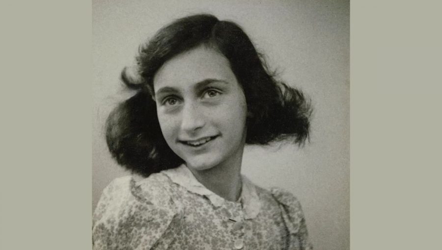 Čiernobiely portrét Anny Frankovej. Frankovej