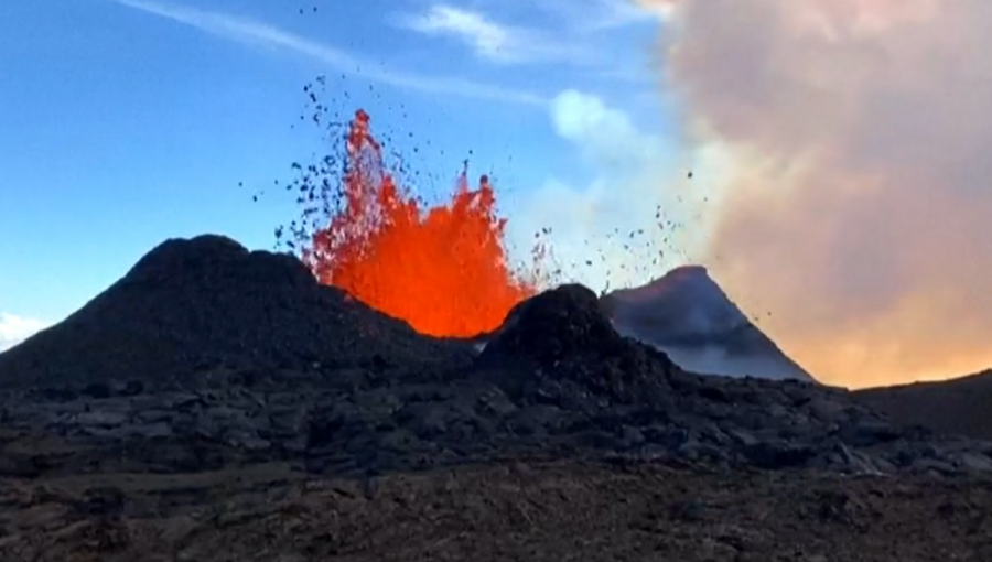 Výbuch havajskej sopky Mauna Loa. Foto: F. Trusdell, United States Geological Survey, 4. 12. 2022. 