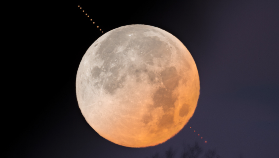 Zákryt Marsu Mesiacom. Foto: Tomáš Slovinský