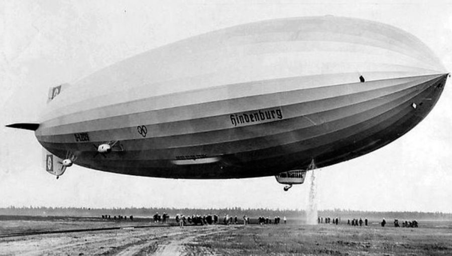 Prvé pristávanie vzducholode LZ 129 Hindenburg v Lakehurste v roku 1936. Zdroj: Wikimedia Commons