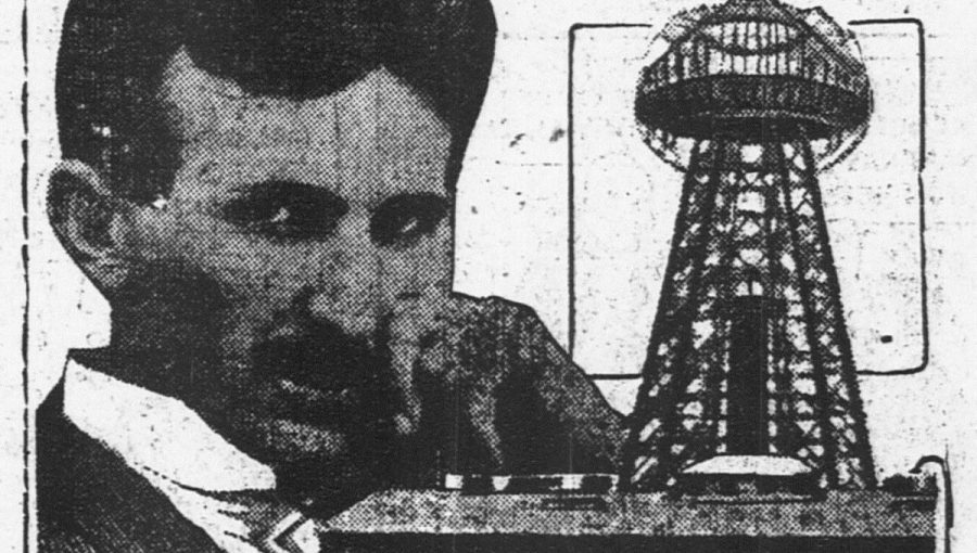 Nikola Tesla a Wardenclyffe Tower na Long Islande. Zdroj: Wikimedia Commons