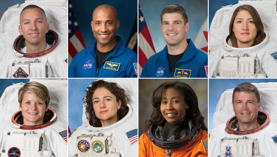 Posádka NASA Artemis: Randy Bresnik, Victor Glover, Jeremy Hansen, Christina Koch, Anne McClain, Jessica Meir, Stephanie Wilson a Reid Wiseman. Zdroj: NASA