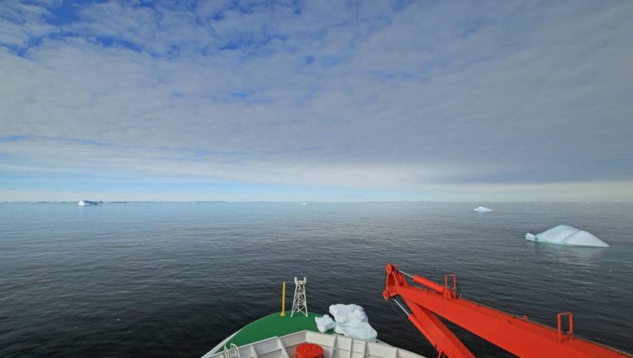 Pohľad z paluby Polarsternu. Zdroj: James Kirkham