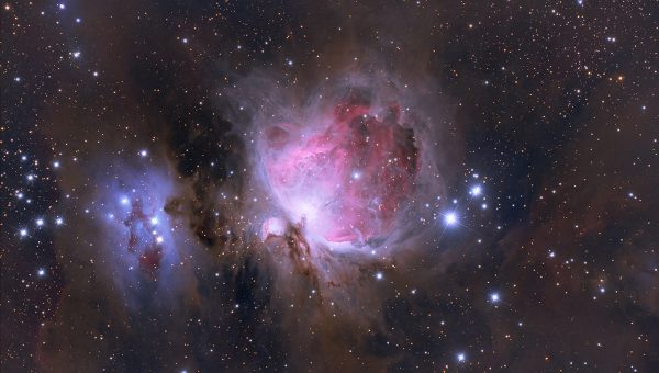 Hmlovina Orión (tiež známa ako Messier 42 alebo M42) v súhvezdí Orión. Zdroj: iStockphoto.com