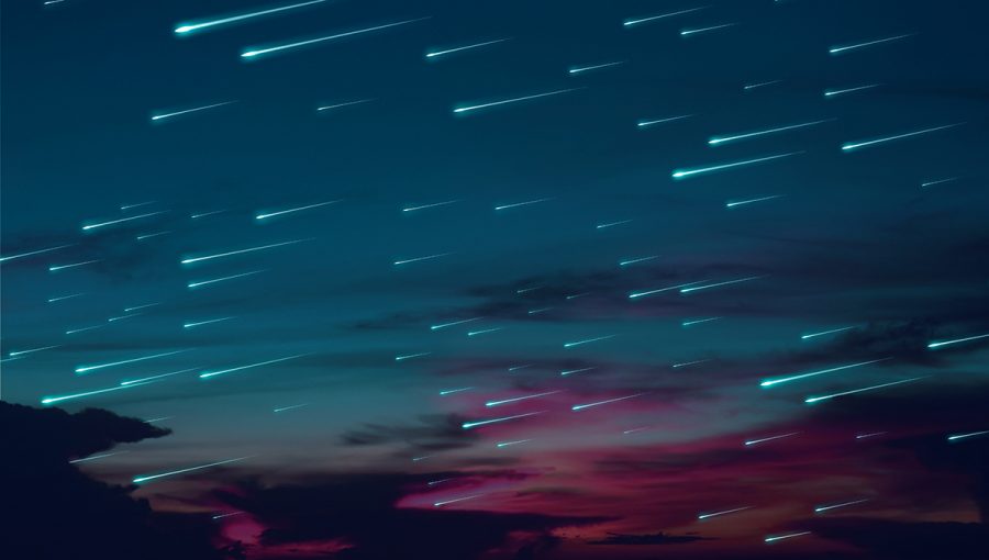 Meteorický roj na nočnej oblohe. Zdroj: iStockphoto.com