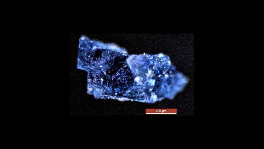 Mikrofotografia zobrazujúca kryštáliky soli odobraté z meteoritu Zag. Zdroj: astronomynow.com