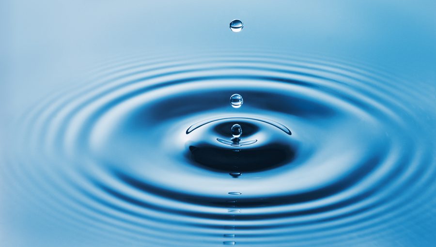 Zvuk žblnknutia vzniká, keď sa tesne pod hladinou vody vytvorí vzduchová bublina. Zdroj: iStockphoto.com