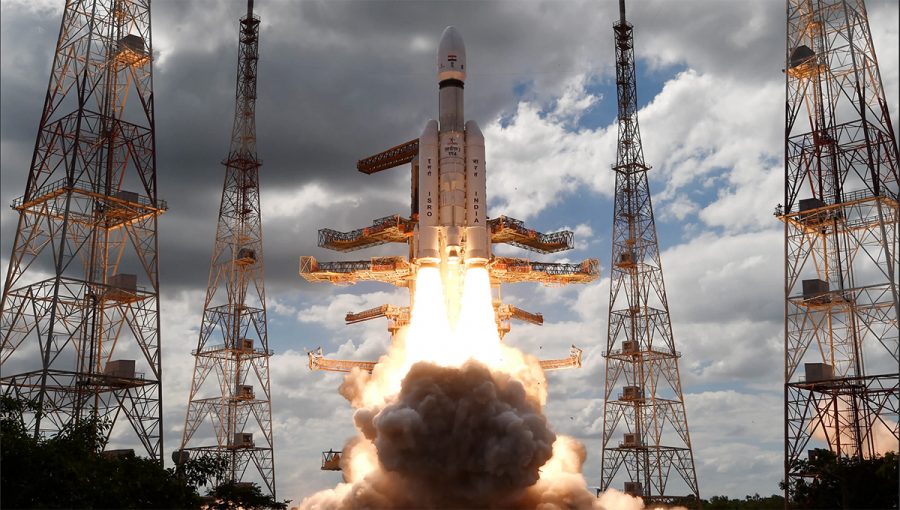 Najvýkonnejšia indická raketa LVM-3, ktorá 14. júla 2023 o 11:05 hod. nášho času vyniesla na cestu k Mesiacu sondu Čandraján-3. Zdroj: ISRO
