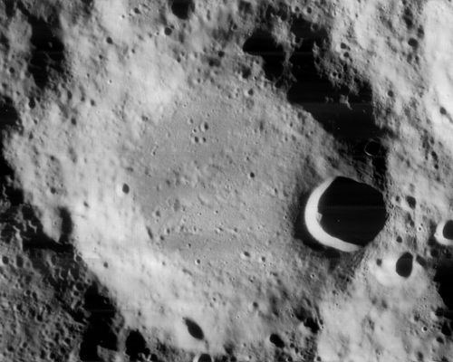 čiernobiely snímok krátera Boguslawsky