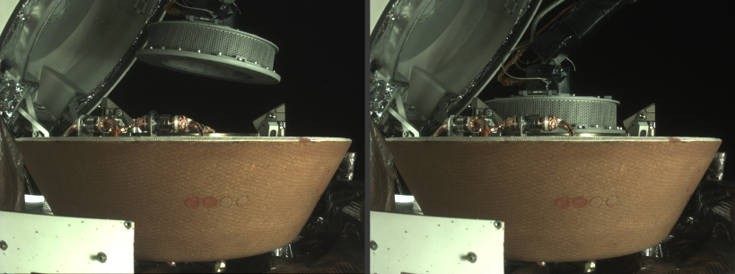 (9) Vľavo je hlava zberača vzoriek sondy OSIRIS-Rex vznášajúca sa nad spätnou kapsulou, vpravo po vložení do kapsuly.