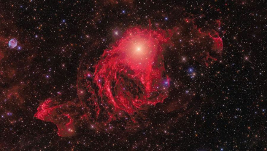 Nová trieda galaktických hmlovín okolo hviezdy YY Hya. Foto: Marcel Drechsler a Xavier Strottner