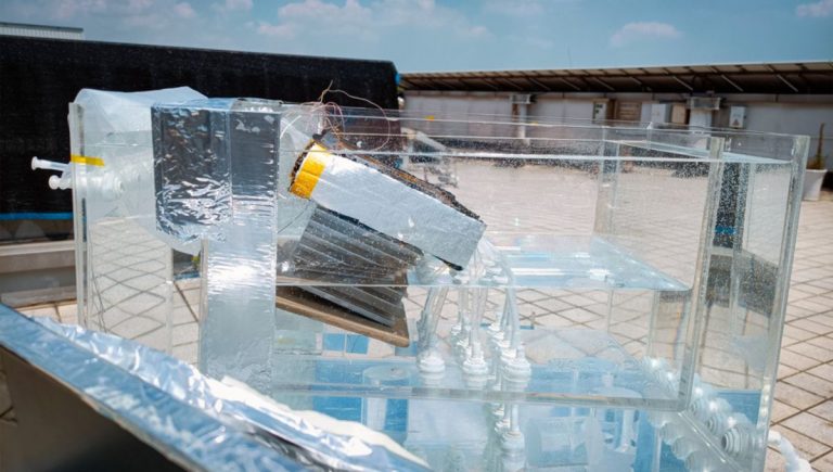 Zariadenie filtrujúce slanú vodu. Zdroj: MIT