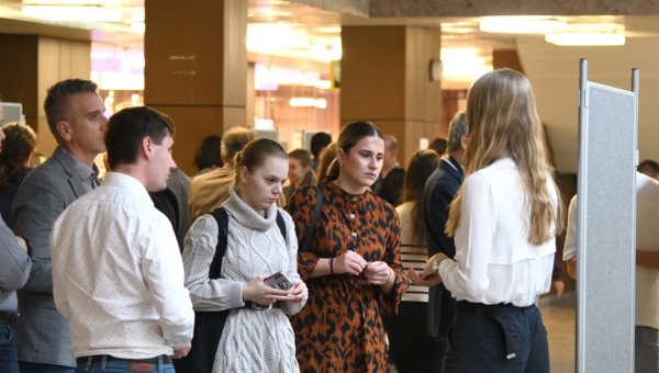 Študenti na 25. jubilejnom ročníku konferencie Chémia pre život. Zdroj: STU, Foto: Michal Oravec