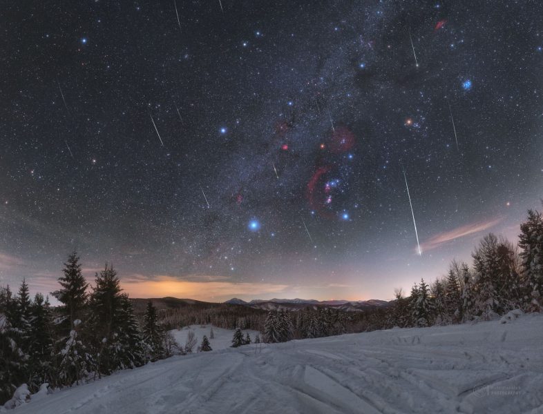 Maximum meteorického roja Kvadrantídy v januári roku 2020 nad Oravskou Lesnou na Slovensku. Foto: Petr Horálek/Fyzikálny ústav v Opave.