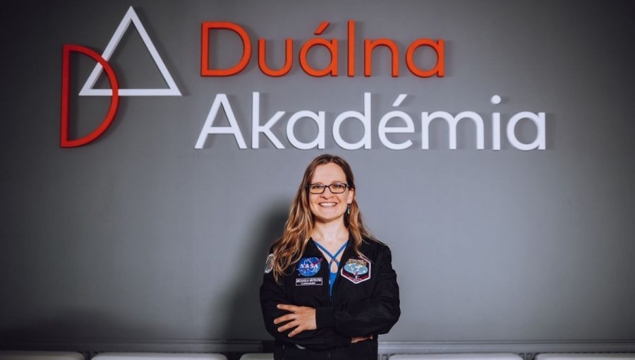 Projektom ExpertKA sa Musilová v rámci Duálnej Akadémie snaží namotivovať mladé študentky, aby si plnili svoje sny. Zdroj: Duálna akadémia