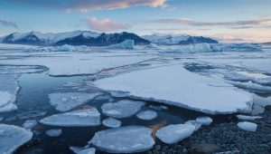 Trvalo zamrznutá pôda na Arktíde, takzvaný permafrost, nerozmrzne najmenej dva roky za sebou. Zdroj: iStockphoto.com