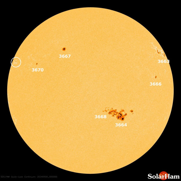 Veľká slnečná škvrna a aktívna oblasť na Slnku AR 3664.