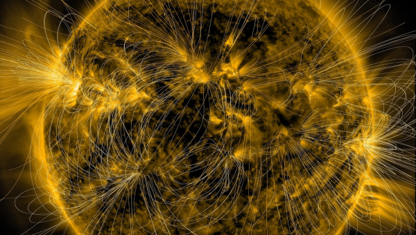 Ilustrácia magnetických polí slnka prekrytá na snímke slnka zachytenej observatóriom Solar Dynamics Observatory NASA v roku 2016. NASA / SDO / AIA / LMSAL