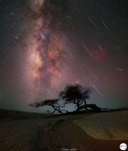 Meteory Perzeíd pred Mliečnou dráhou v národnom parku Biela púšť v Egypte 12. augusta 2023. Zdroj: Osama Fathi 
