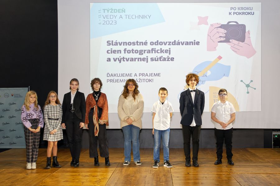 Minuloroční výhercovia fotografickej a výtvarnej súťaže Týždňa vedy a techniky na Slovensku 2023.