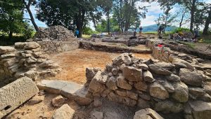 Archeológovia skúmali zaniknutý stredoveký a novoveký kostol v Ostrej Lúke.