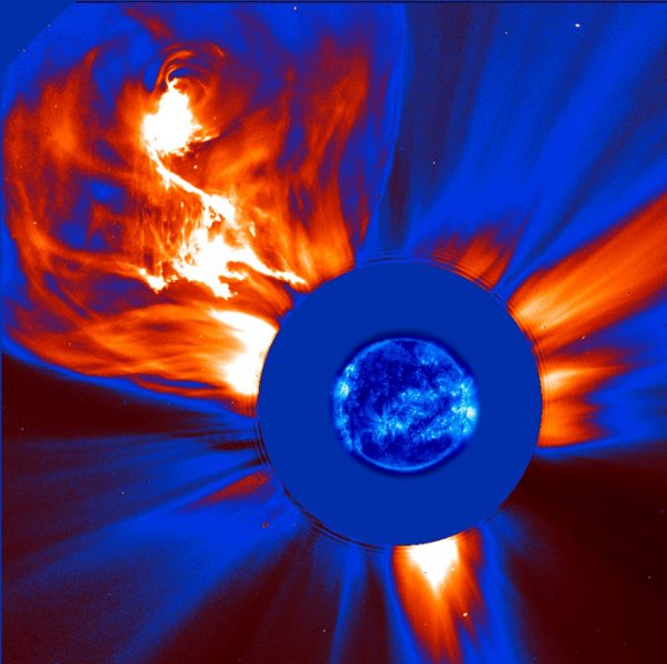 Výron koronálnej hmoty pozorovaný vesmírnou misiou ESA/NASA SOHO 4. januára 2002. Zdroj: SOHO (ESA/NASA)/S. Hill 