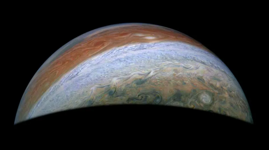 Snímka Jupitera počas 66. preletu sondy Juno. Zdroj: NASA/JPL