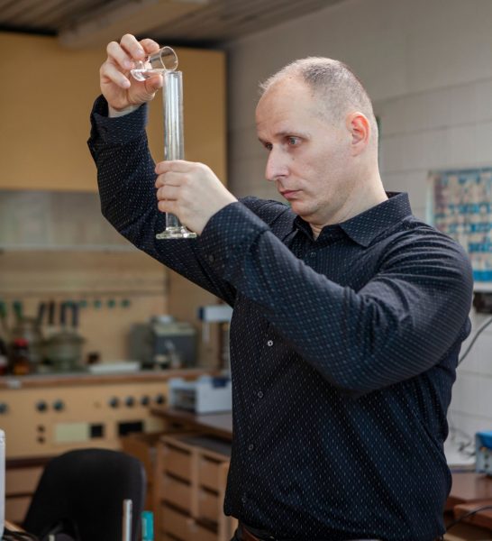 Ľubomír Švorc v laboratóriu. Foto Alžbeta Burianová