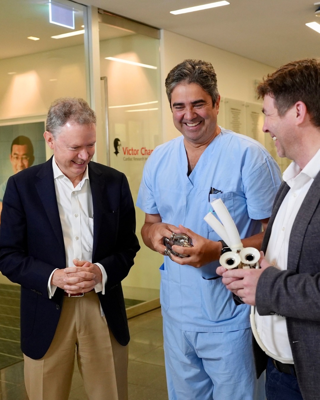 Tím lekárov, ktorý pacientovi operoval titánové srdce. Zdroj: Facebook/St Vincent's Hospital, Sydney