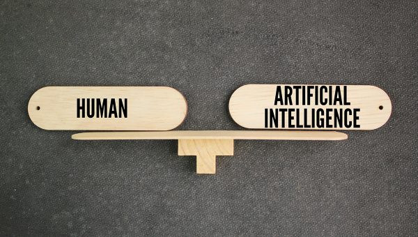 Rovnováha medzi človekom a umelou inteligenciou. Zdroj: iStock.com/Fauzi Muda